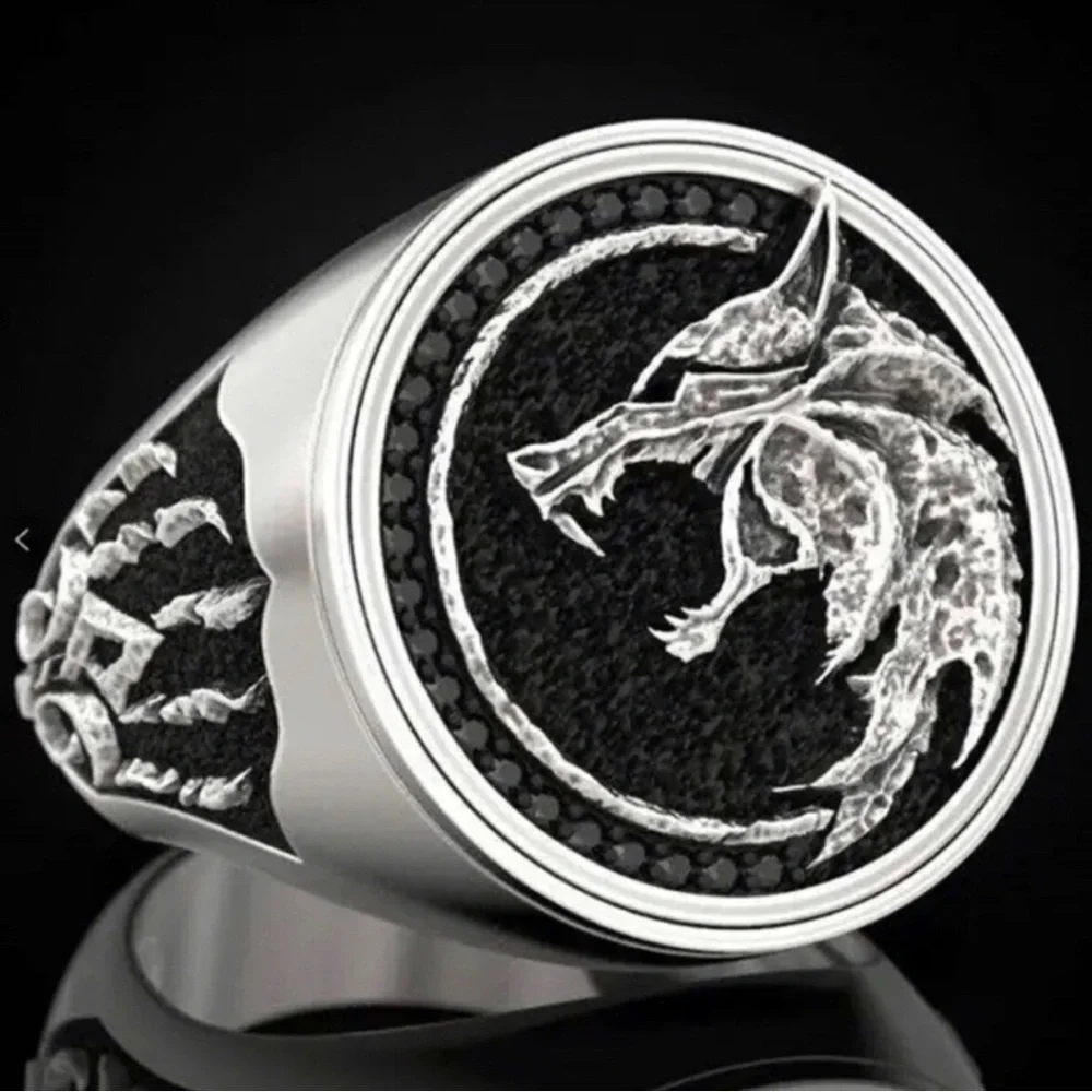 Black Silver Wolf Crest Men's Signet Ring